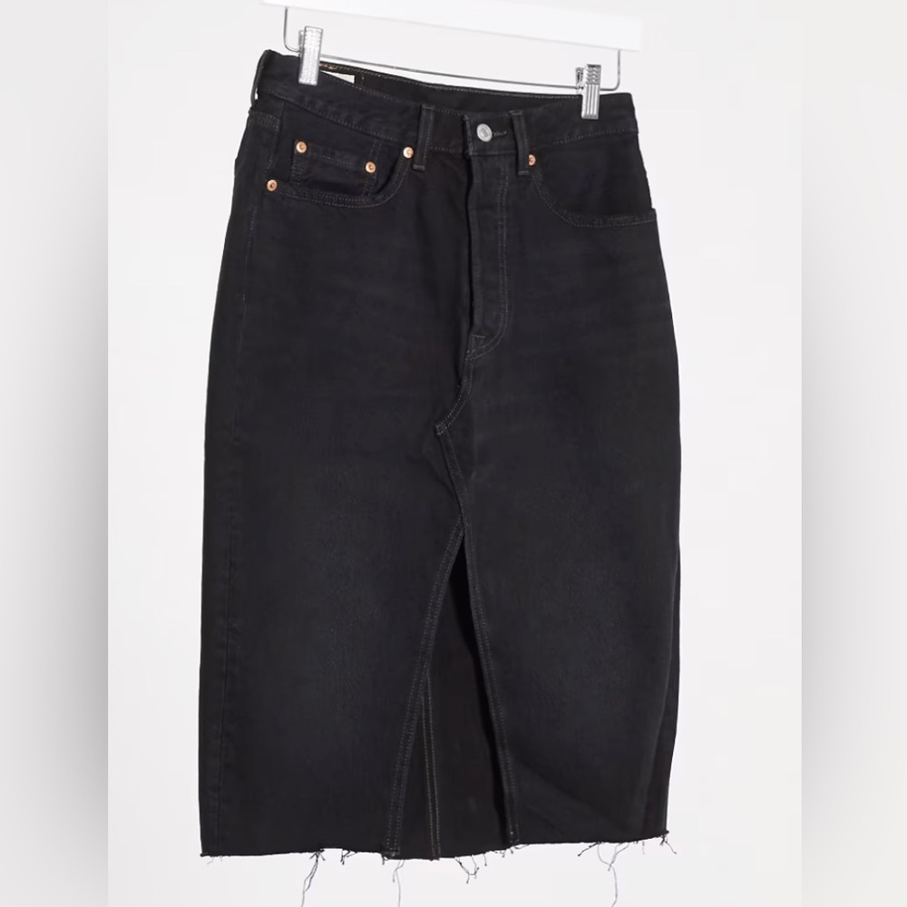 Levi’s size 26 midi distressed black denim skirt